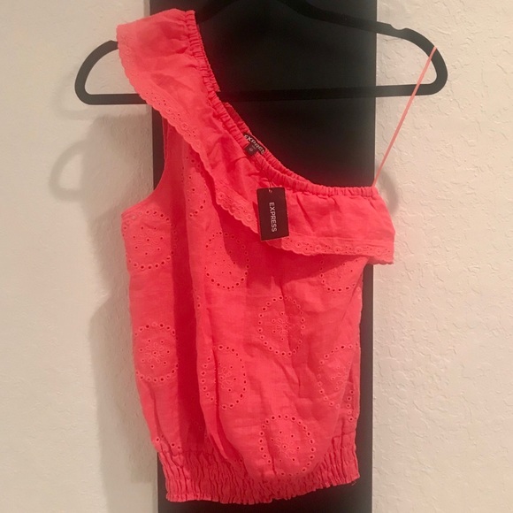 Price Firm-Express Shoulder Ruffle Top - Picture 2 of 8